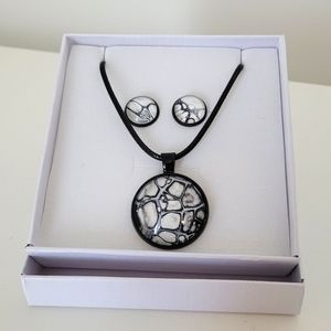 Black and White Jewelry Set